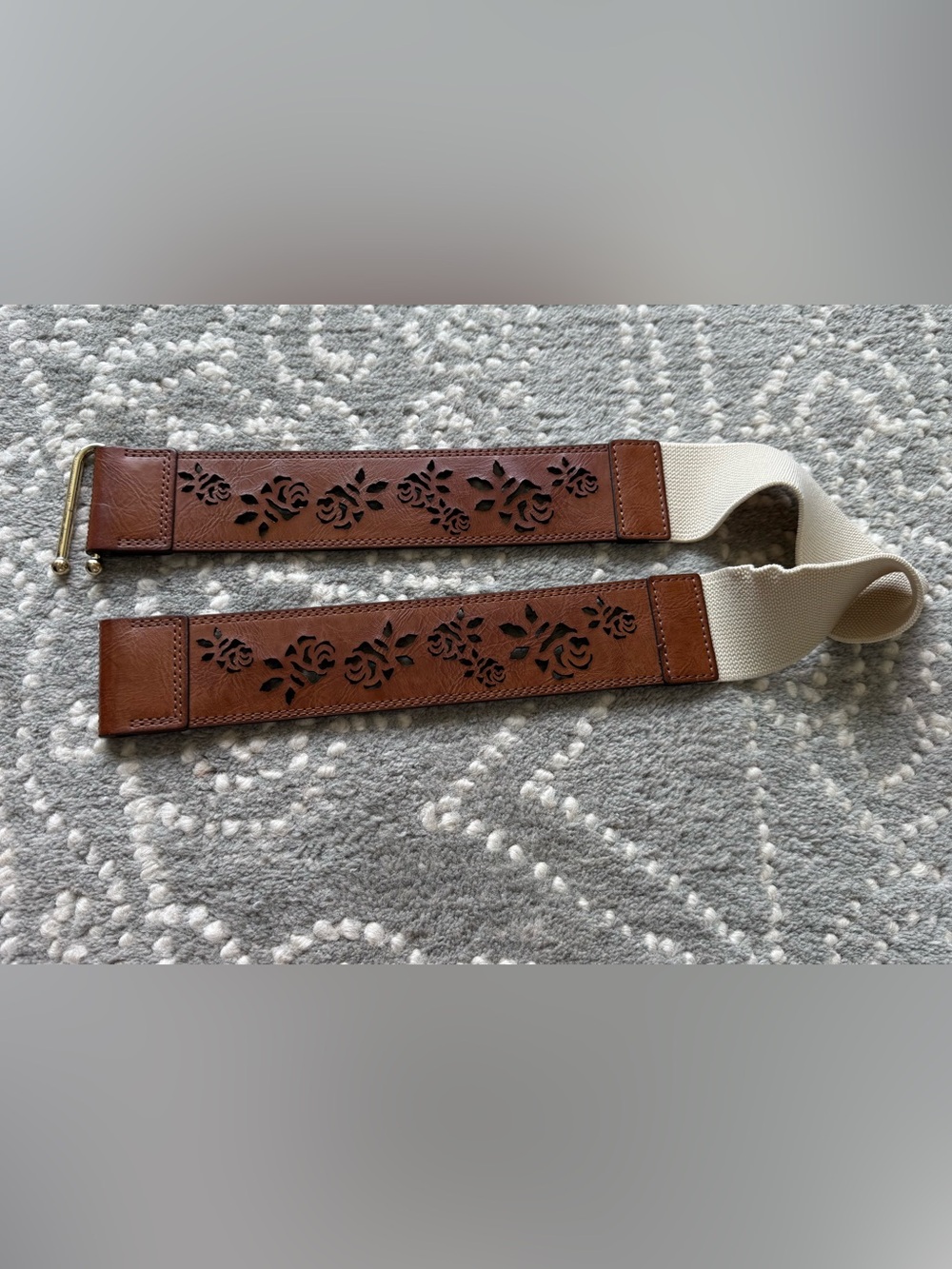 Vintage Boho Reversible Cutout Rose Elastic Cinch Belt (Fits L / XL)